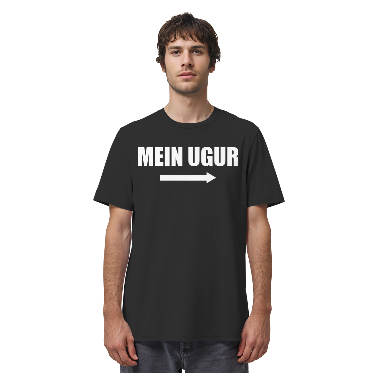 Mann trägt MEIN UGUR Meme Shirt in Schwarz, Vorderansicht