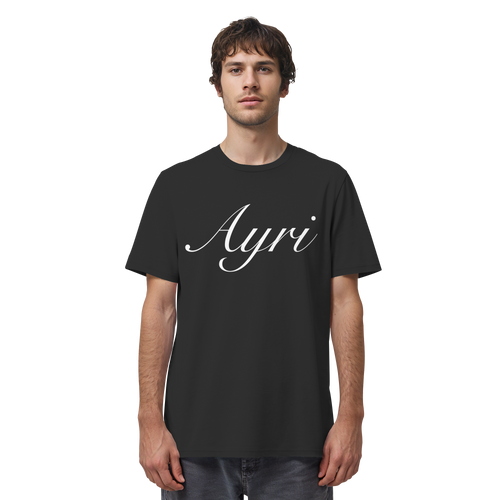 Mann trägt AYRI #2 Meme Shirt in Schwarz, Vorderansicht