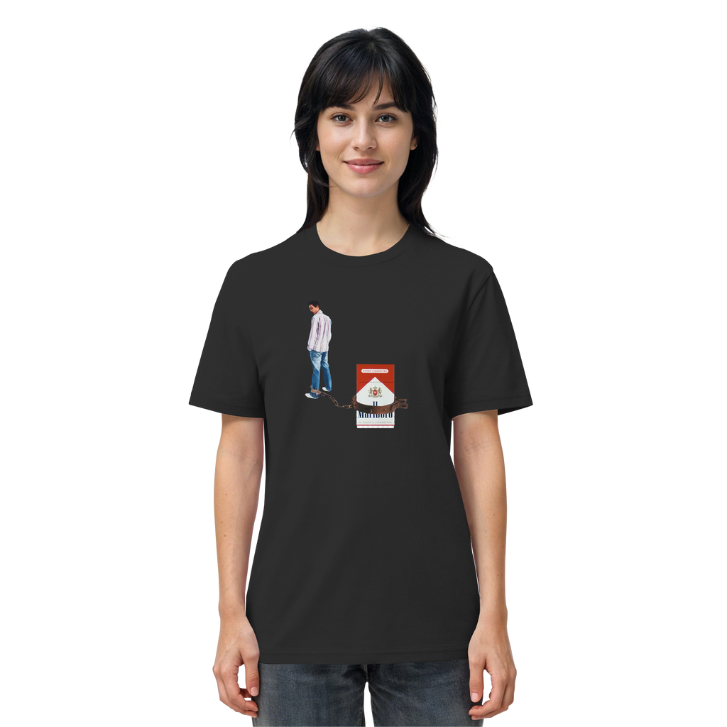 Frau trägt KIPPEN KETTE Meme Shirt in Schwarz, Vorderansicht
