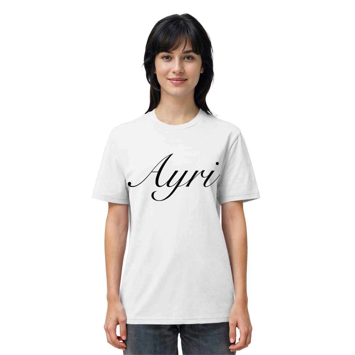 Frau trägt AYRI #2 Meme Shirt in Weiß, Vorderansicht