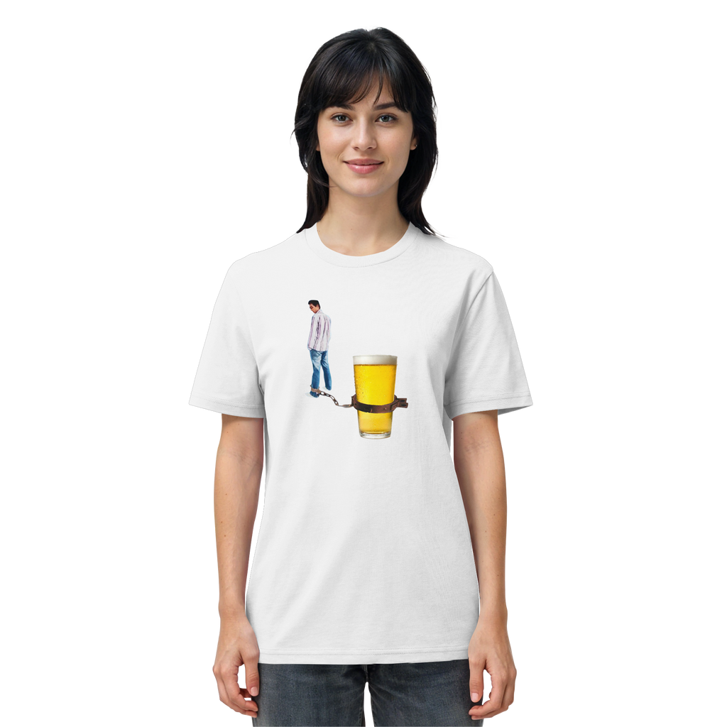 Frau trägt BIER KETTE Meme Shirt in Weiß, Vorderansicht