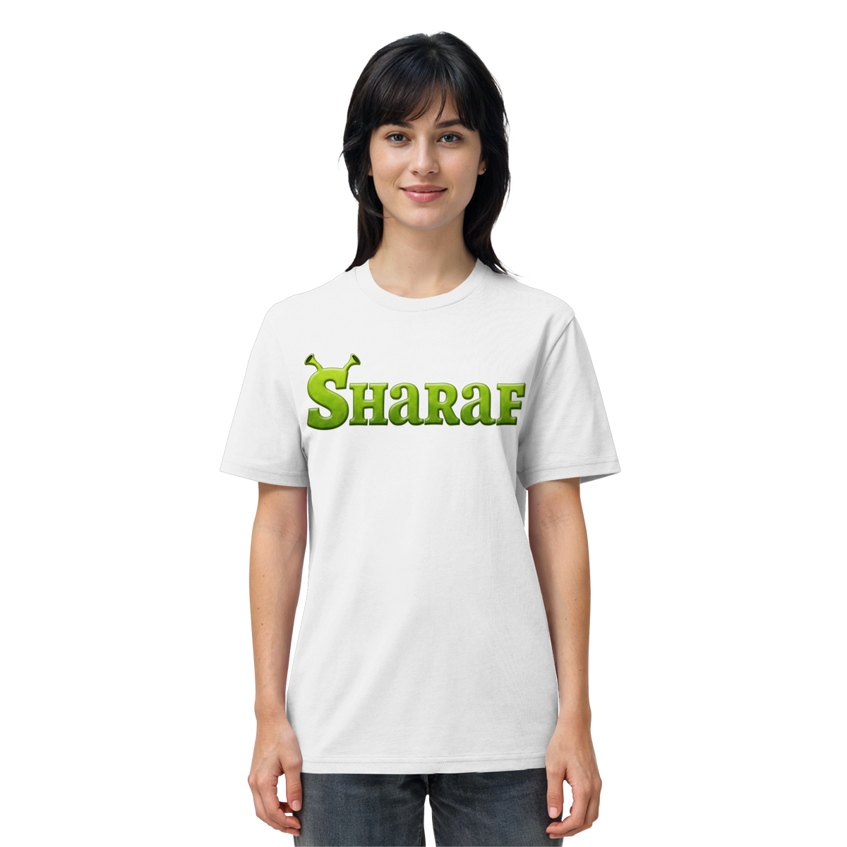 Frau trägt BINIT OHNE ODER MIT SHARAF Meme Shirt in Weiß, Vorderansicht