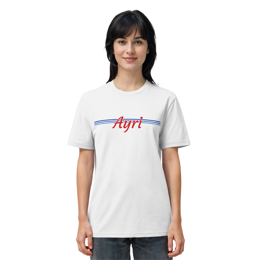 Frau trägt AYRI AYRAN Meme Shirt in Weiß, Vorderansicht